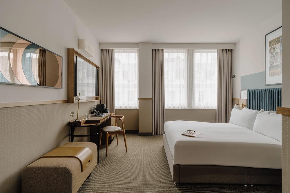 Club Quarters Hotel St Paul's, London Room Type - Standard Room