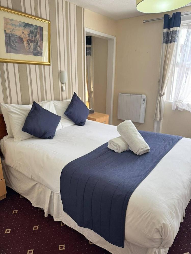 Parkwood at Marble Arch Room Type - Standard Quadruple Room, Ensuite