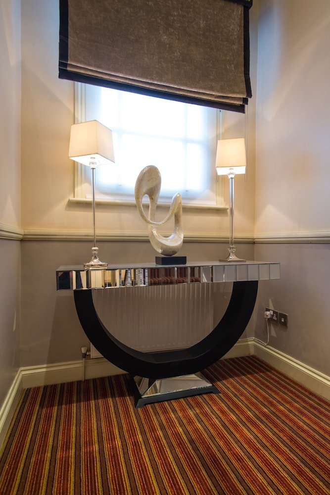 Best Western Buckingham Palace Rd - Tap to explore photos