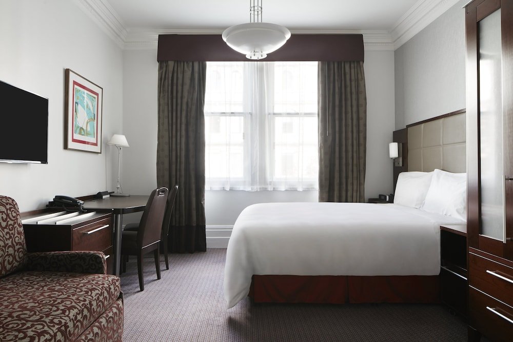 The Grand at Trafalgar Square Room Type - Superior Room, 1 Queen Bed