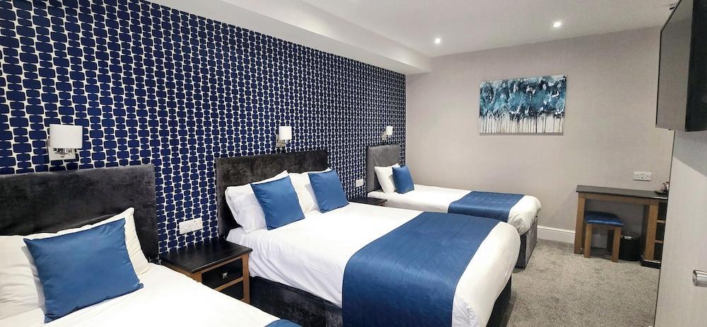 George Hotel Room Type - Quadruple Room Ensuite Lower Ground Floor George Hotel Room Type - Quadruple Room Ensuite Lower Ground Floor