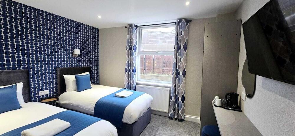 George Hotel Room Type - Twin Room, Ensuite