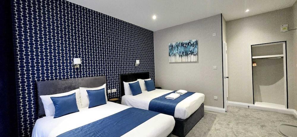 George Hotel Room Type - Quadruple Room Ensuite