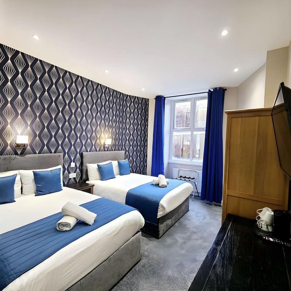 George Hotel Room Type - Quadruple Room Ensuite