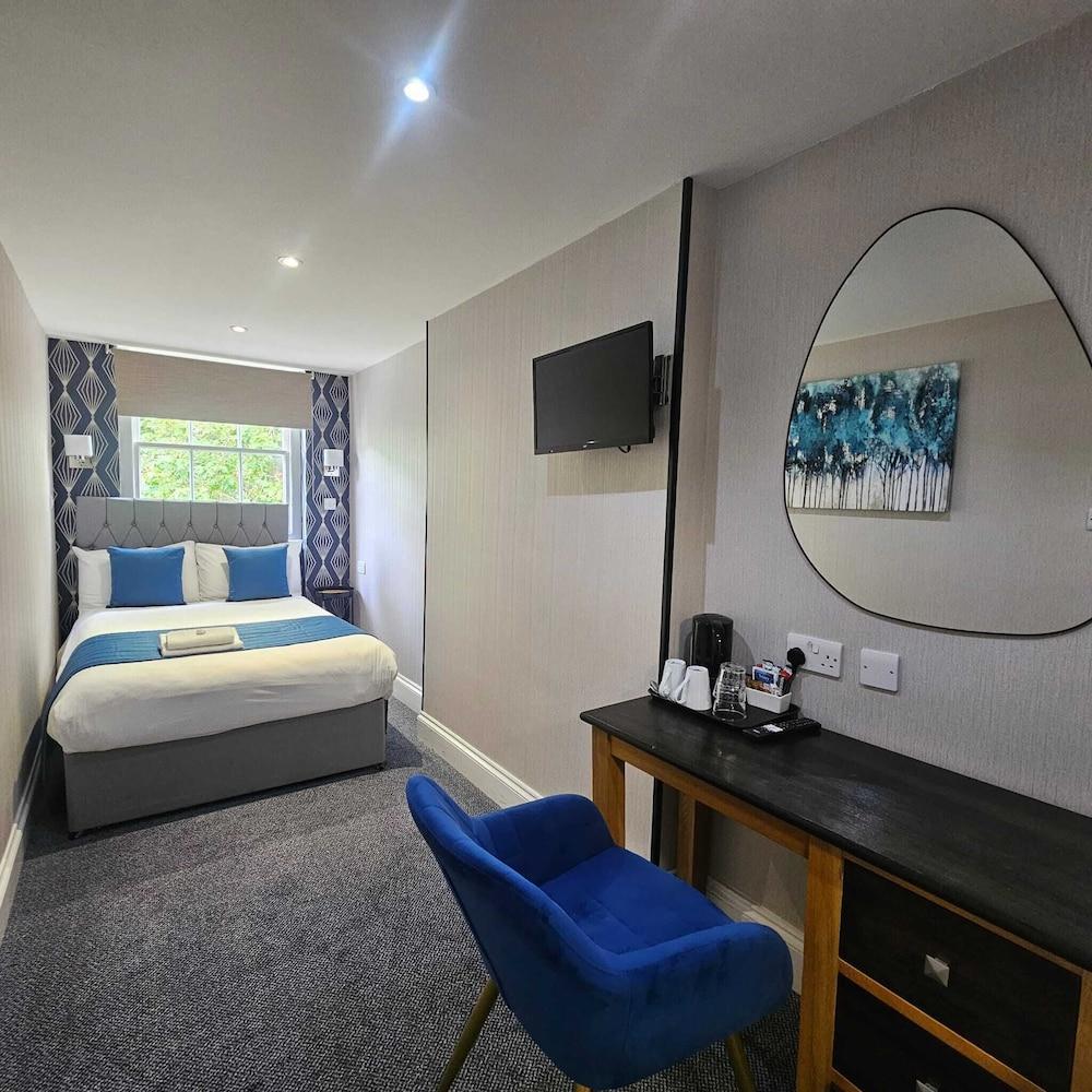 George Hotel Room Type - Junior Double Room Ensuite