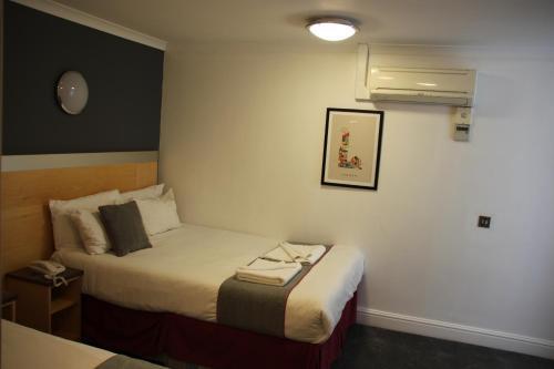 Elysee Hyde Park Room Type - Deluxe Triple Room