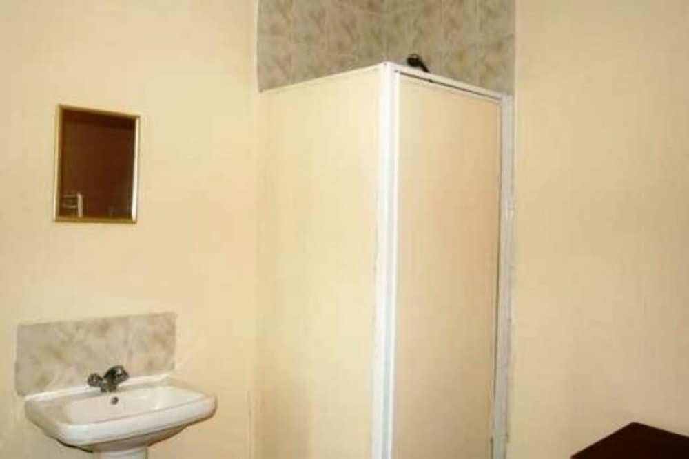 Kensal Green Backpackers 1 Room Type - Basic Shared Dormitory, Shared Bathroom (4 Bed Mixed Dorm) Kensal Green Backpackers 1 Room Type - Basic Shared Dormitory, Shared Bathroom (4 Bed Mixed Dorm)