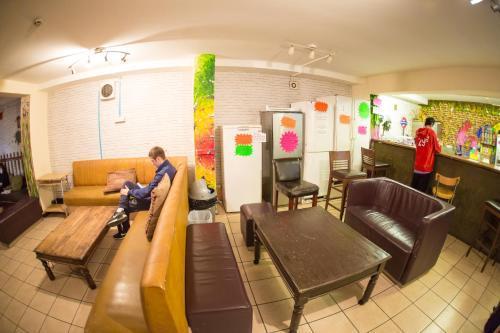 Kensal Green Backpackers 1 - Tap to explore photos