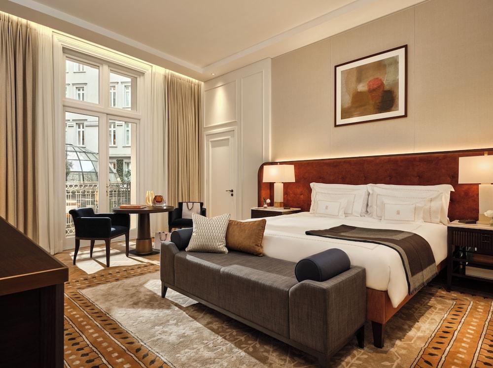 Corinthia London Room Type - Deluxe Suite, 1 King Bed