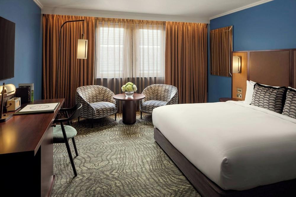 St. Pancras Renaissance Hotel London by Marriott Room Type - Deluxe House, 1 King Bed