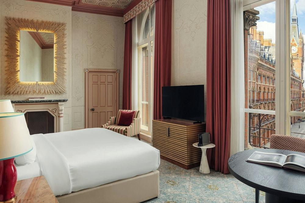 St. Pancras Renaissance Hotel London by Marriott Room Type - Junior Suite, 1 King Bed