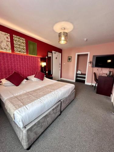 Acacia Hotel Room Type - Standard Triple Room
