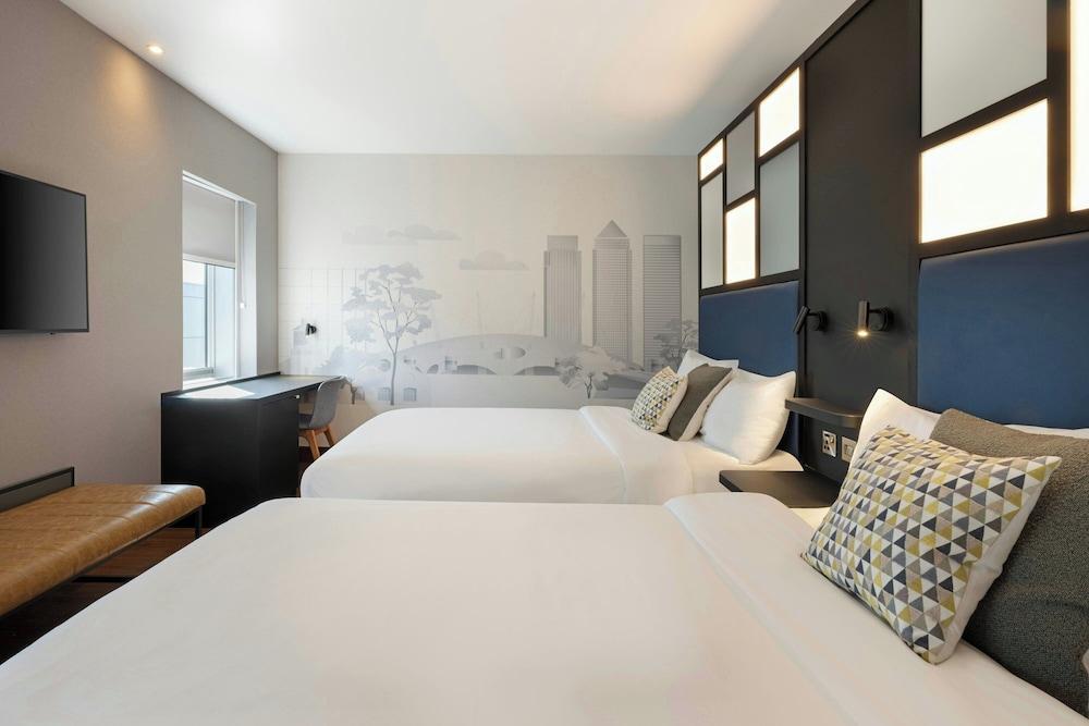 Aloft London Excel by Marriott Room Type - Family Room, 2 Double Beds