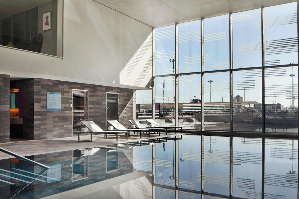Aloft London Excel by Marriott - Tap to explore photos