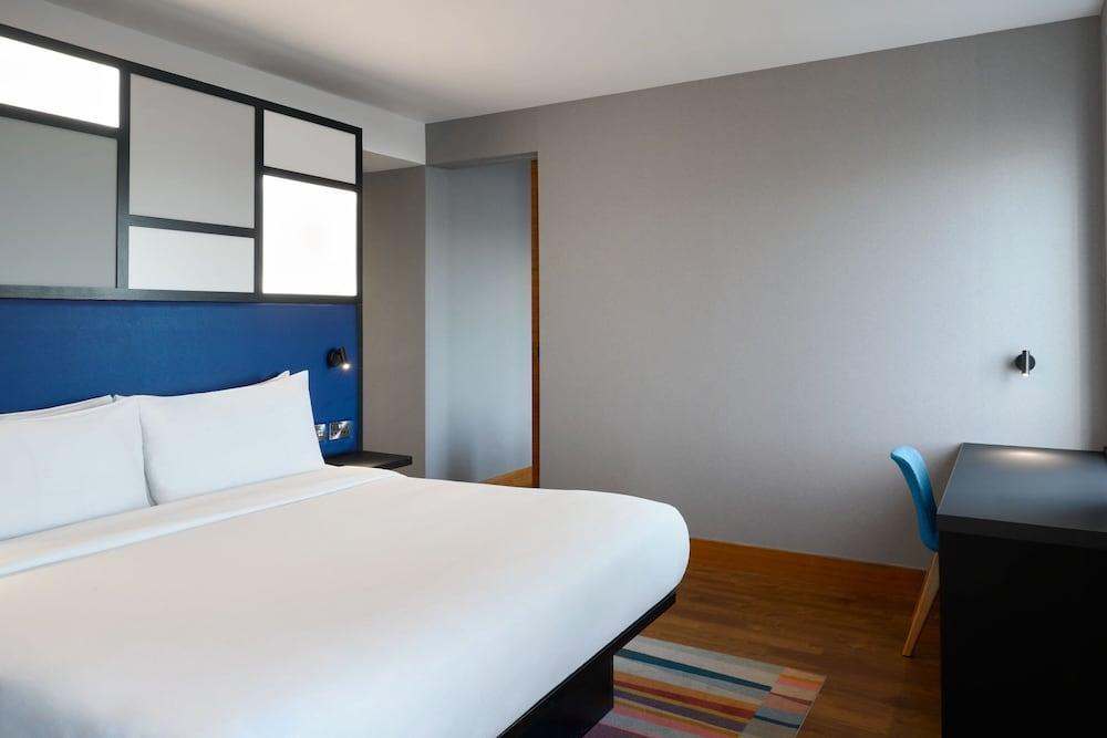 Aloft London Excel by Marriott - Tap to explore photos