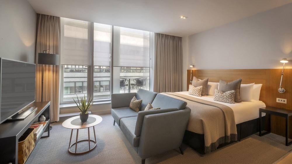 Clayton Hotel London Wall Room Type - Deluxe King Room with Balcony