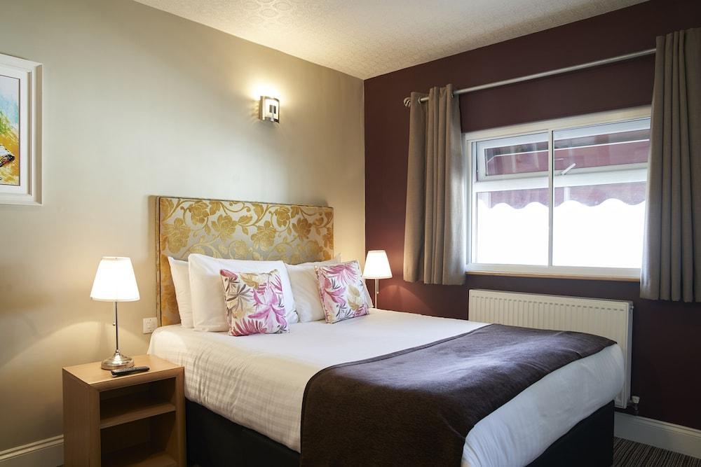 Antoinette Hotel Wimbledon Room Type - Snug double, 1 double bed