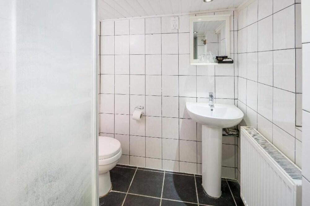 Apollo Hotel Kings Cross Room Type - Deluxe Quadruple Room