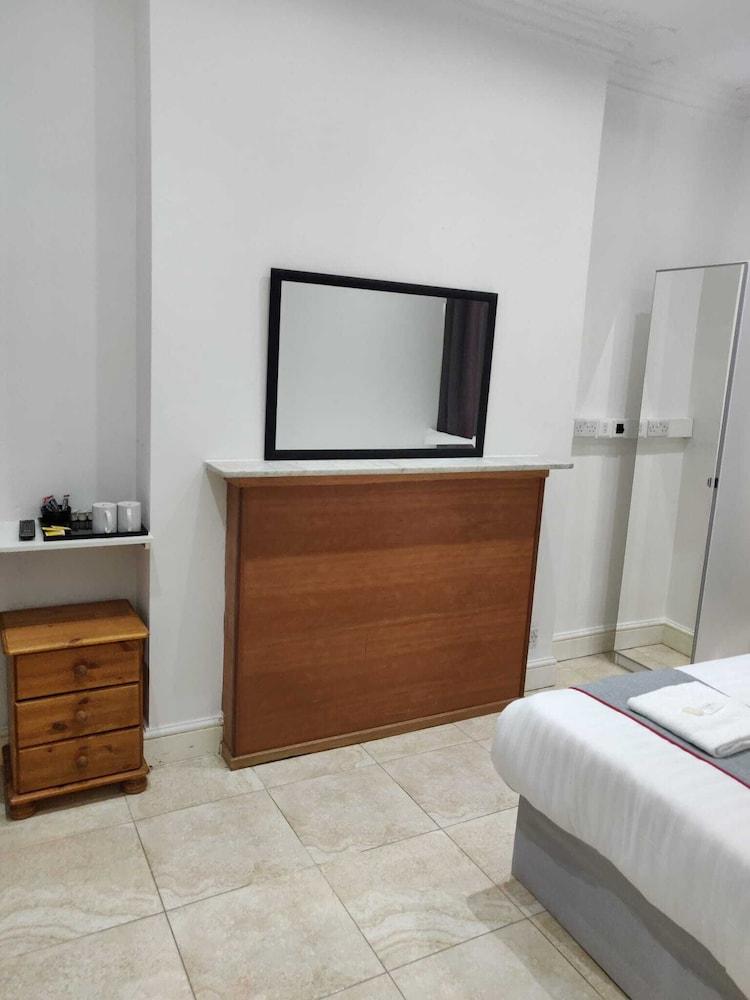 Apollo Hotel Kings Cross Room Type - Basic Double Room