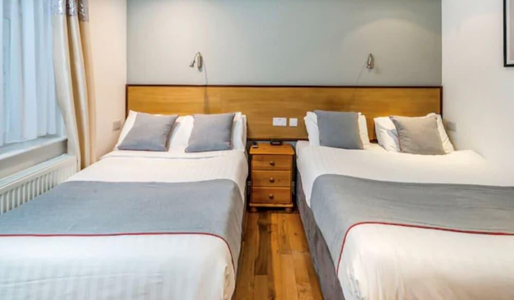 Apollo Hotel Kings Cross Room Type - Superior Quadruple Room, 2 Double Beds