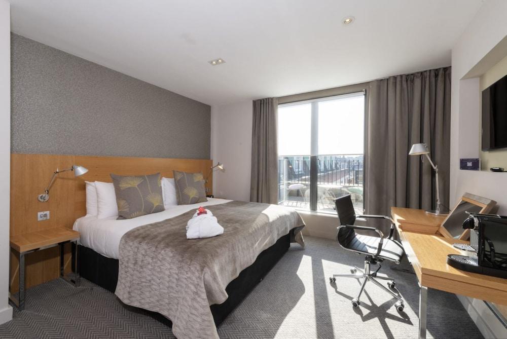 Apex Temple Court Hotel Room Type - City King with Balcony