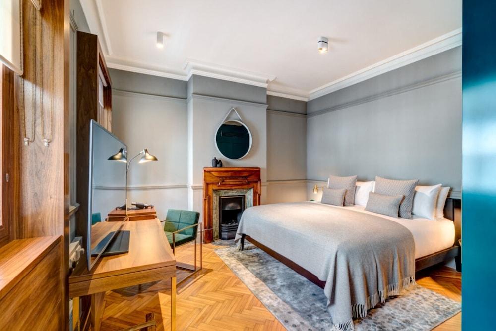 Apex Temple Court Hotel Room Type - Signature Suite, 1 King Bed, Fireplace with Club Lounge Access Apex Temple Court Hotel Room Type - Signature Suite, 1 King Bed, Fireplace with Club Lounge Access