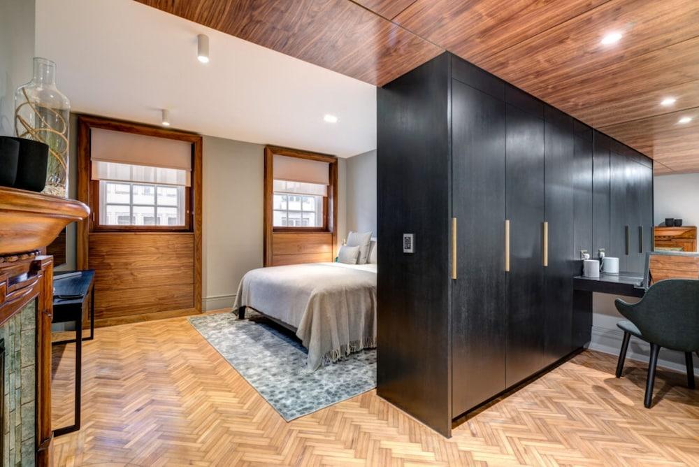 Apex Temple Court Hotel Room Type - Signature Suite, 2 Bedrooms, Kitchenette with Club Lounge Access Apex Temple Court Hotel Room Type - Signature Suite, 2 Bedrooms, Kitchenette with Club Lounge Access