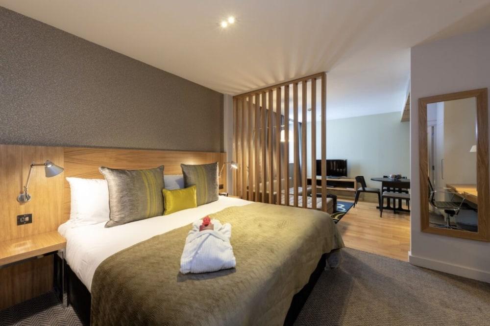 Apex Temple Court Hotel Room Type - Junior Suite with Club Lounge Access