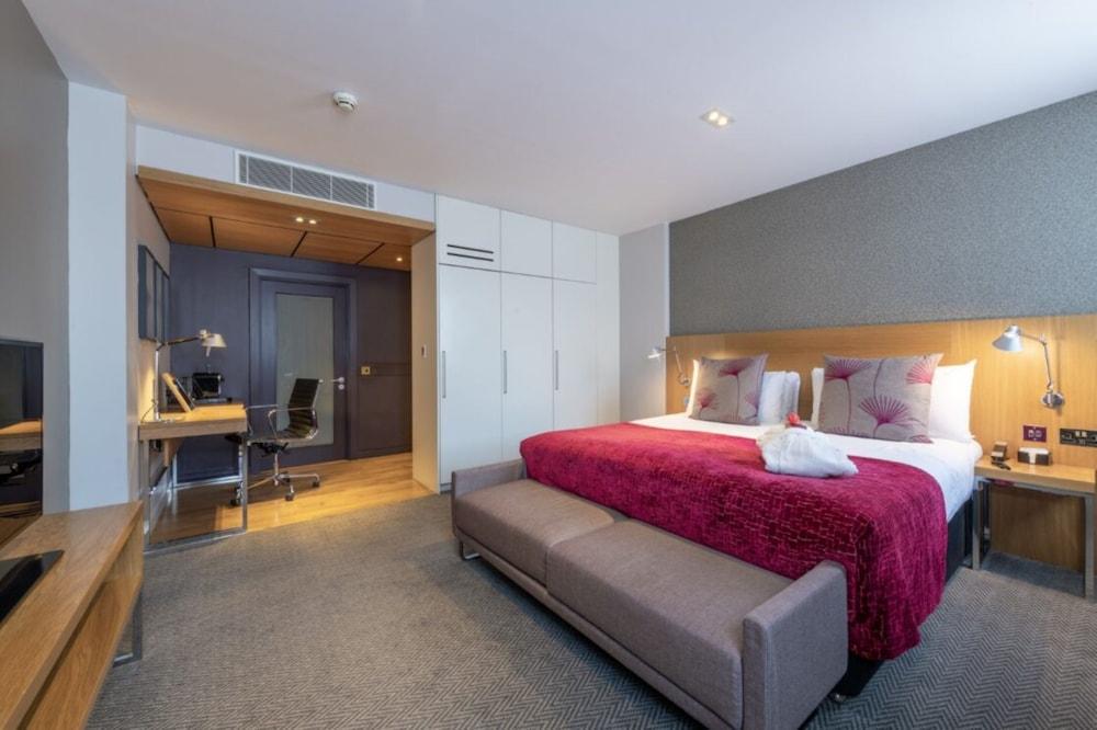 Apex Temple Court Hotel Room Type - Superior King