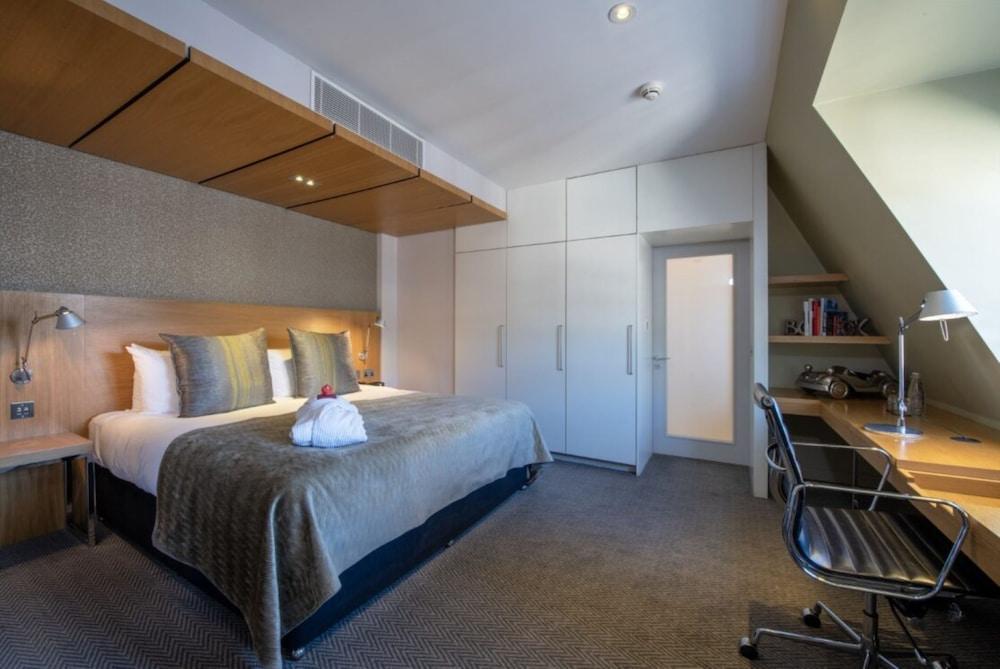 Apex Temple Court Hotel Room Type - Master Suite with Club Lounge Access