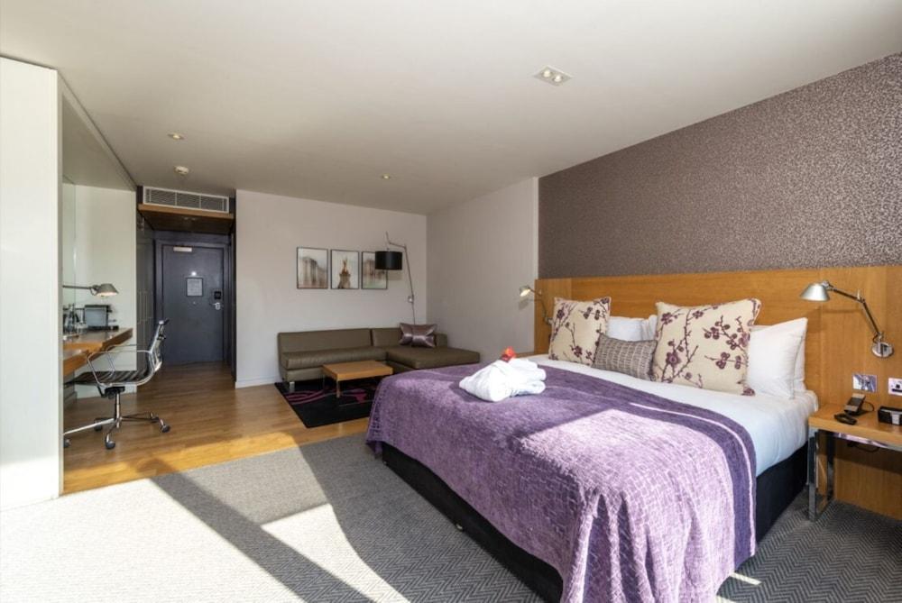 Apex Temple Court Hotel Room Type - Junior Suite, 1 King Bed, Balcony with Club Lounge Access Apex Temple Court Hotel Room Type - Junior Suite, 1 King Bed, Balcony with Club Lounge Access