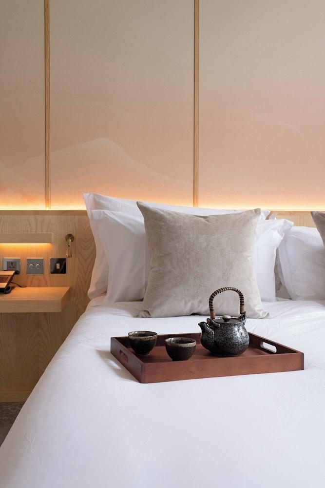 The Prince Akatoki London Room Type - Deluxe Room