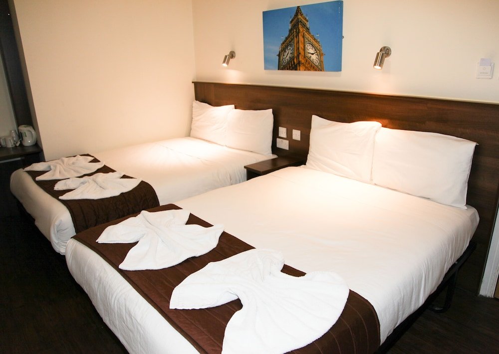 Ascot Hyde Park Hotel Room Type - Standard Quadruple Room