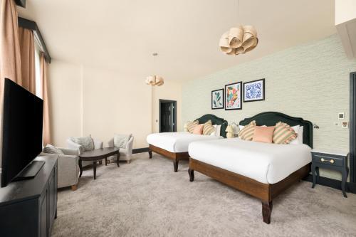 Hotel Indigo London - Kensington, an IHG hotel - Tap to explore photos