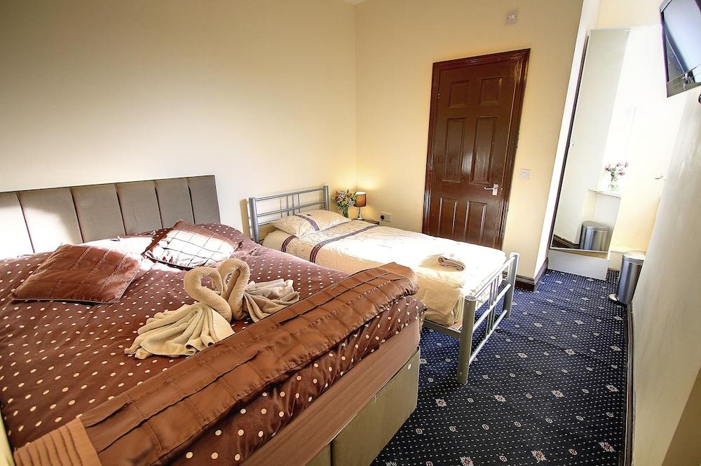 Beaconsfield Hotel Room Type - Triple Room