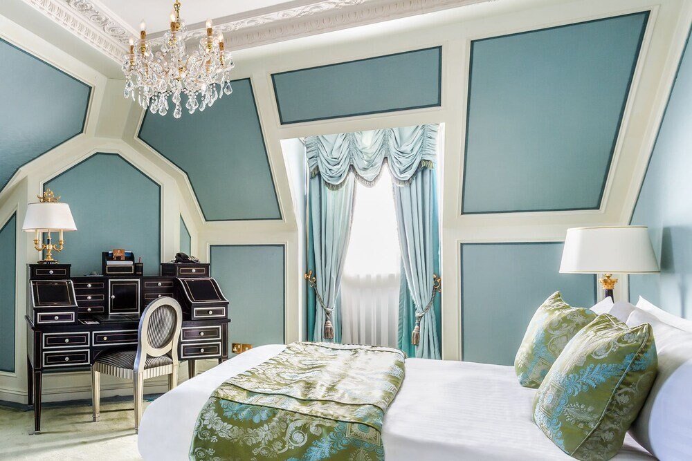 The Bentley London Room Type - Deluxe Room, 1 Queen Bed