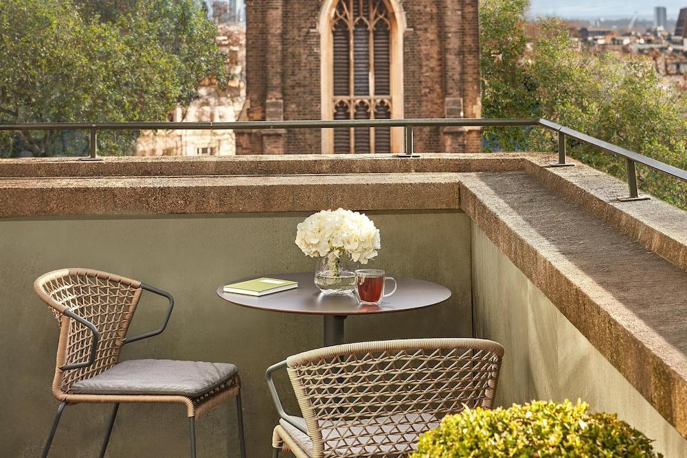 The Berkeley, Maybourne Room Type - Balcony Junior Suite