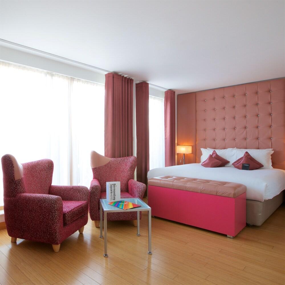The Bermondsey Square Hotel Room Type - Premium Double Room, 1 King Bed, Balcony, City View