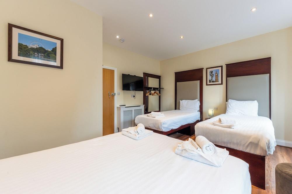 Belmont Hotel Room Type - Deluxe Quadruple Room, Ensuite