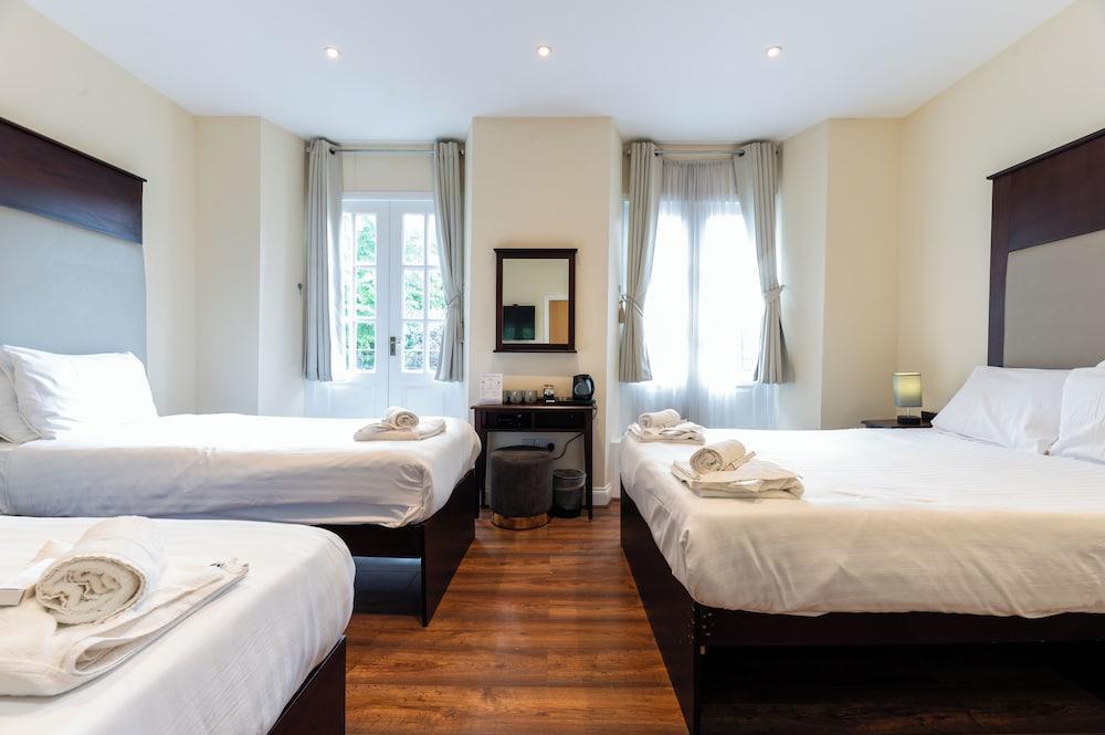 Belmont Hotel Room Type - Deluxe Quadruple Room, Balcony