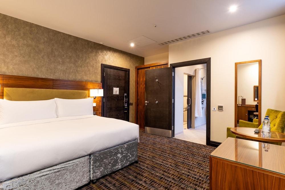 DoubleTree by Hilton London West End Room Type - KING ACCESSIBLE