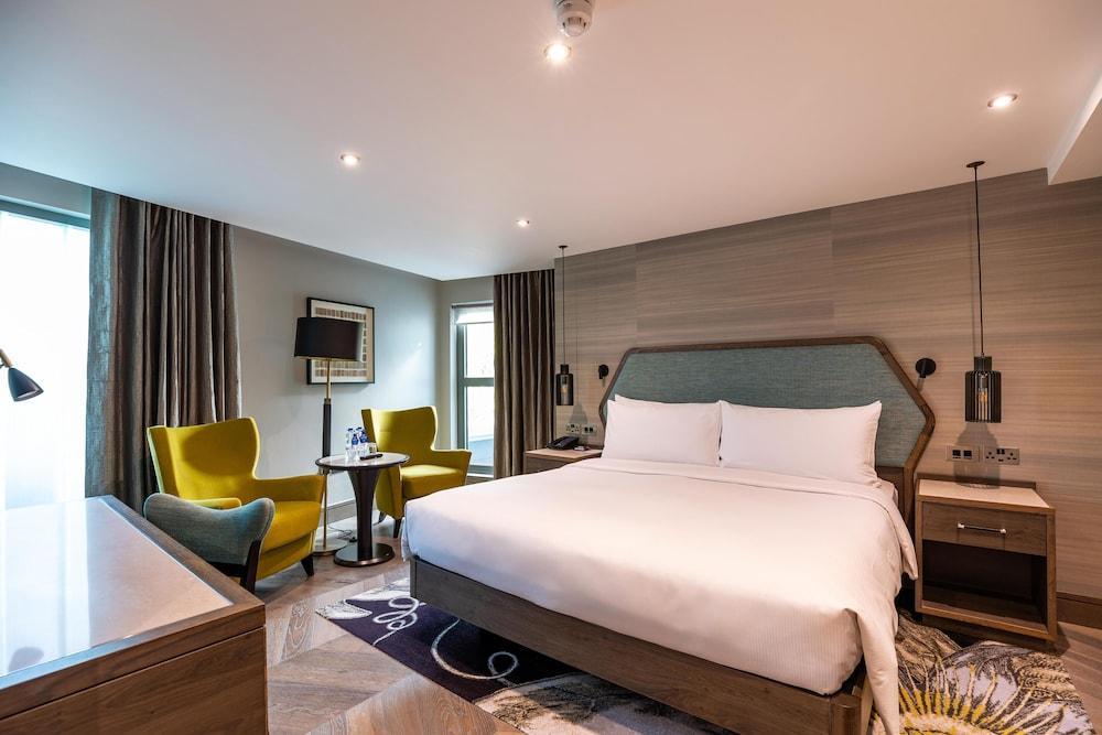 DoubleTree by Hilton London West End Room Type - JUNIOR SUITE