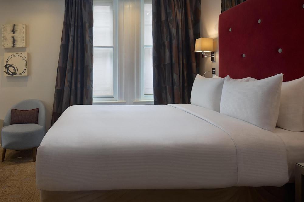 DoubleTree by Hilton London West End Room Type - Room, 1 Double Bed