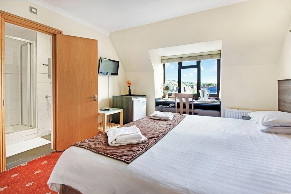 The Brent Hotel Room Type - Deluxe Double Room, 1 Double Bed