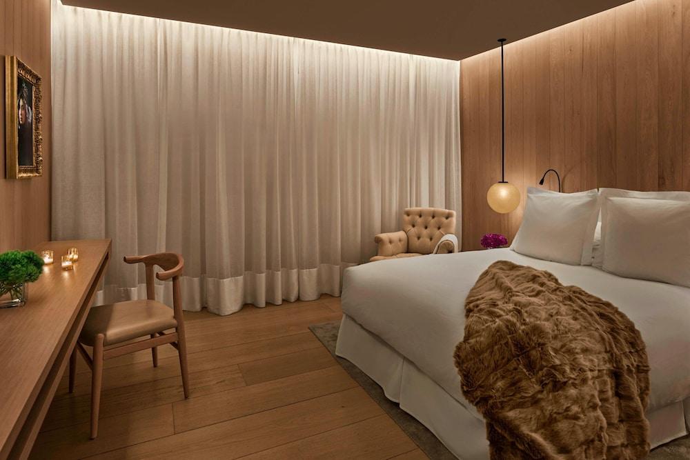 The London EDITION by Marriott Room Type - Deluxe Room, 1 Queen Bed