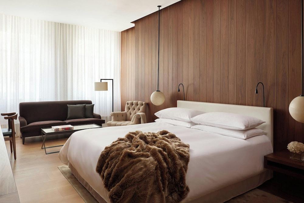 The London EDITION by Marriott Room Type - Premier Loft, 1 King Bed