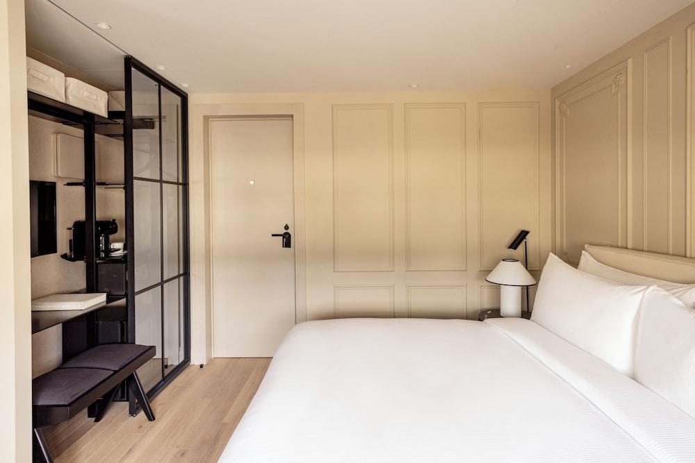 The Caesar Hotel Room Type - Premium Double Room