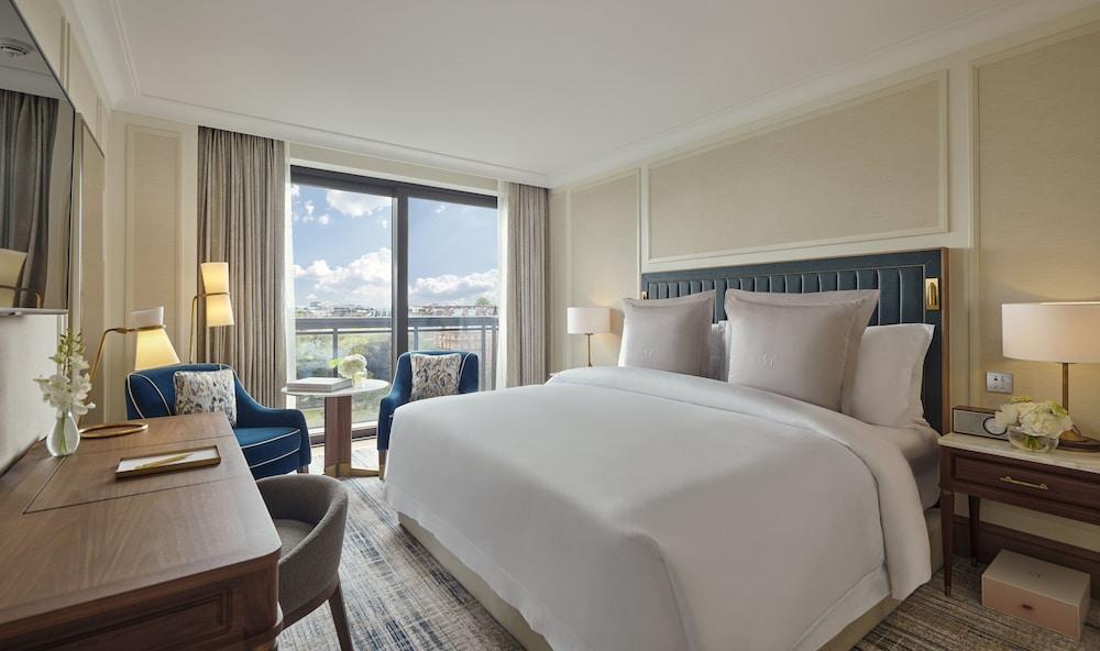 Jumeirah Carlton Tower Room Type - Balcony Room