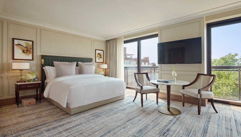 Jumeirah Carlton Tower Room Type - Junior Suite
