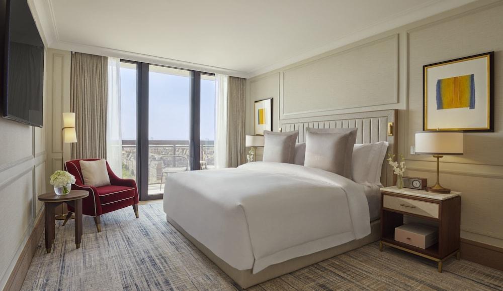 Jumeirah Carlton Tower Room Type - Executive Suite